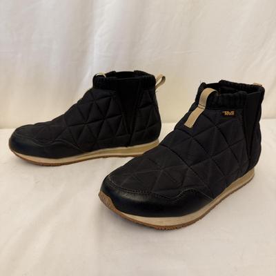 Merrell, Teva, Dansko & More Size 8/9 Ladies Shoes (P-HS)