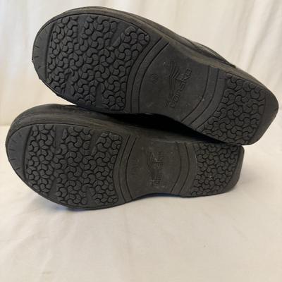 Merrell, Teva, Dansko & More Size 8/9 Ladies Shoes (P-HS)