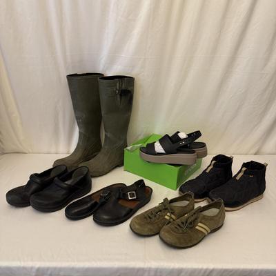 Merrell, Teva, Dansko & More Size 8/9 Ladies Shoes (P-HS)