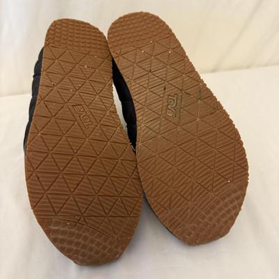 Merrell, Teva, Dansko & More Size 8/9 Ladies Shoes (P-HS)