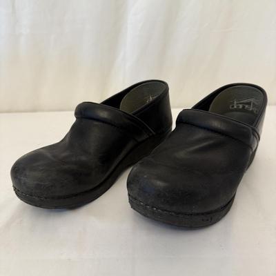 Merrell, Teva, Dansko & More Size 8/9 Ladies Shoes (P-HS)