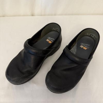 Merrell, Teva, Dansko & More Size 8/9 Ladies Shoes (P-HS)