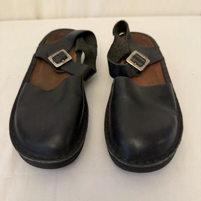 Merrell, Teva, Dansko & More Size 8/9 Ladies Shoes (P-HS)