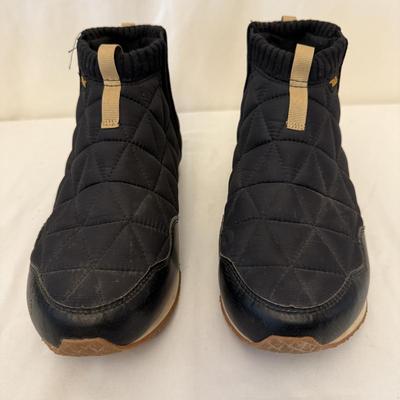 Merrell, Teva, Dansko & More Size 8/9 Ladies Shoes (P-HS)