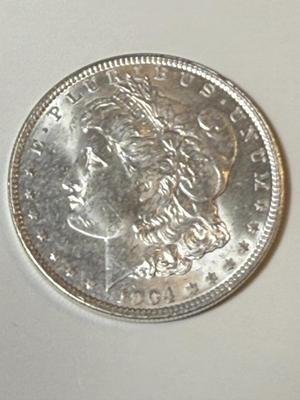 1904-O UNCIRCULATED CONDITION MORGAN SILVER DOLLAR (COIN #5X4) AS PICTURED.