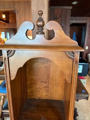Sale Photo Thumbnail #162: Beautiful condition. Shelves are stationary.22x9.5x61.
