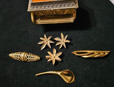 Sale Photo Thumbnail #8: Trifari, Napier, Sara Coventry Jewelry Lot