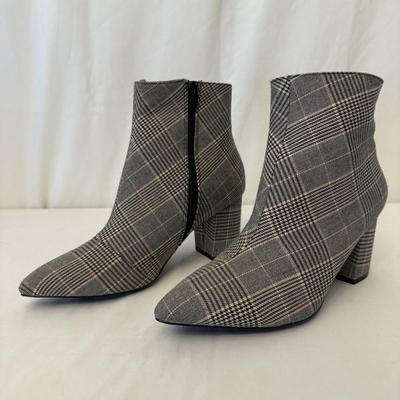 Pour La Victoire Bonita Wedge Sandals & Wild Diva Ankle Boots, Size 8.5 (P-HS)