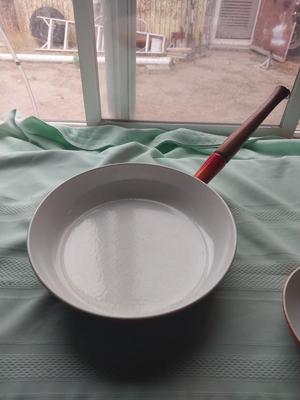 TWO VINTAGE DESCOWARE SKILLETS
