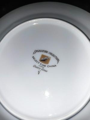 SIGNATURE COLLECTION FINE CHINA "QUEEN ANNE"