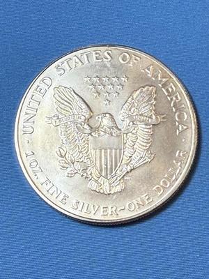 KEY DATE 1994 UNCIRCULATED SILVER EAGLE DOLLAR .999 SILVER AS PICTURED.