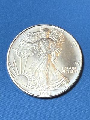 KEY DATE 1994 UNCIRCULATED SILVER EAGLE DOLLAR .999 SILVER AS PICTURED.
