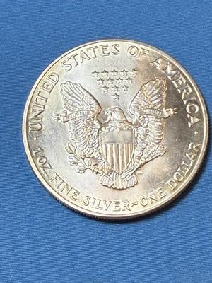 KEY DATE 1986 UNCIRCULATED SILVER EAGLE DOLLAR .999 SILVER AS PICTURED.