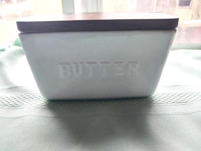 VINTAGE OIL&VINAGER/SALT&PEPPER IN HOLDER AND CERAMIC BUTTER HOLDER