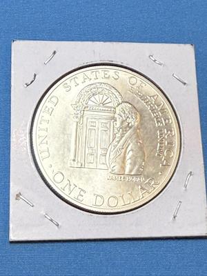 1992-D UNCIRCULATED CONDITION WHITE HOUSE SILVER DOLLAR AS PICTURED.