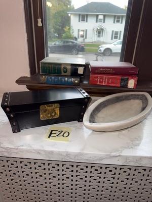 Sale Photo Thumbnail #105: E20-decor items and books