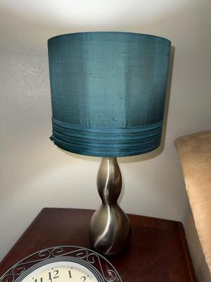 Sale Photo Thumbnail #171: MB9-end table, Lamp, Clock
