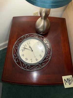 Sale Photo Thumbnail #173: MB9-end table, Lamp, Clock