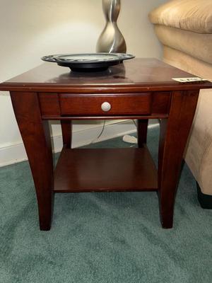 Sale Photo Thumbnail #174: MB9-end table, Lamp, Clock