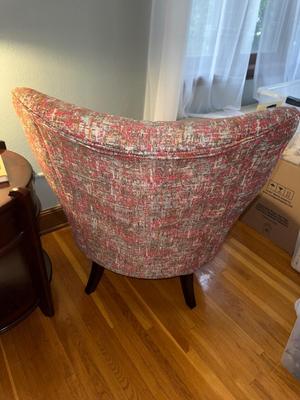 Sale Photo Thumbnail #230: P7-Accent Chair
This swivels!!