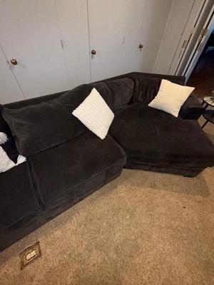 Sale Photo Thumbnail #268: LR15-very large sectional plus pillows
Appr 8’x 15’