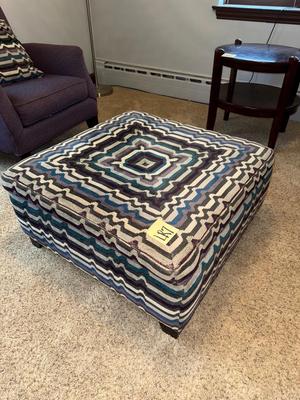 Sale Photo Thumbnail #306: LR7-large storage ottoman

34 x 34 x 16