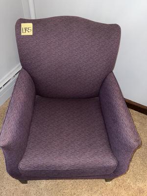 Sale Photo Thumbnail #314: LR5-armchair with Accent pillow

Pillow is “pilly”