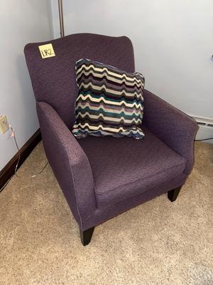 Sale Photo Thumbnail #321: LR2-armchair and pillow