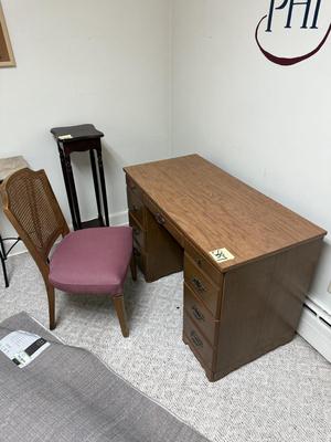 Sale Photo Thumbnail #336: SR7-desk and chair
