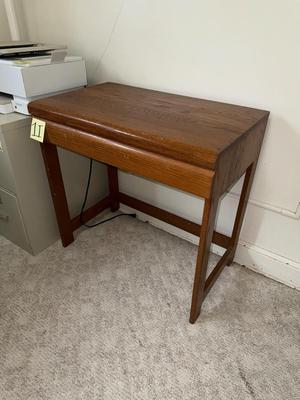Sale Photo Thumbnail #355: 1i-small Desk

30” x 18” x 29”