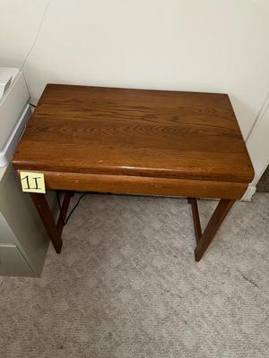 Sale Photo Thumbnail #356: 1i-small Desk

30” x 18” x 29”