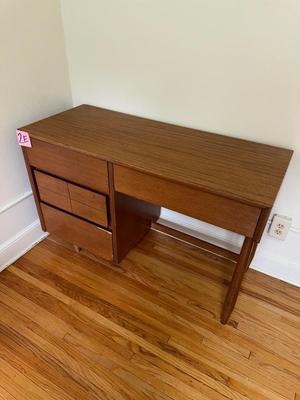 Sale Photo Thumbnail #411: 2E-Desk

46 x 19 x 30