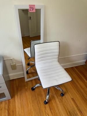 Sale Photo Thumbnail #415: 2D-Office chair and long mirror