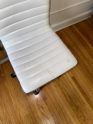 Sale Photo Thumbnail #416: 2D-Office chair and long mirror