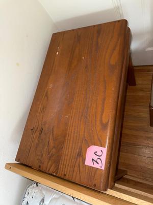Sale Photo Thumbnail #426: 3C-desk and chair

30“ x 18“ x 29“