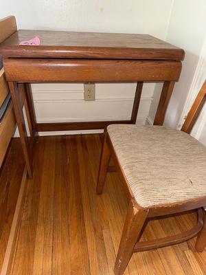 Sale Photo Thumbnail #424: 3C-desk and chair

30“ x 18“ x 29“