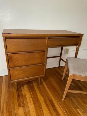Sale Photo Thumbnail #464: 6D-desk and chair

42“ x 18“ x 31.5“