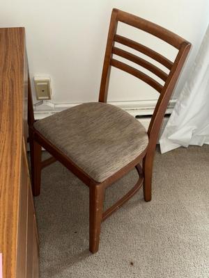 Sale Photo Thumbnail #529: 10B-  desk with chair

42” x 18” x 31”