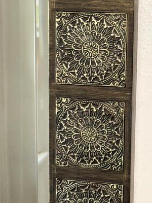 Sale Photo Thumbnail #536: 11E-large stairwell mirror

32” x 44”