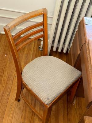 Sale Photo Thumbnail #583: 14B-desk with mirror

42” x 20” x 29”
