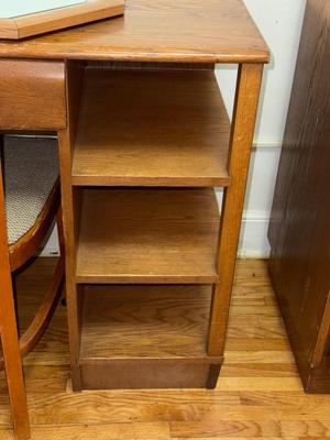 Sale Photo Thumbnail #582: 14B-desk with mirror

42” x 20” x 29”