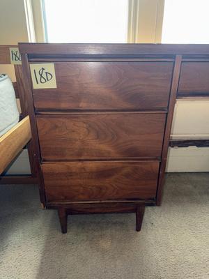 Sale Photo Thumbnail #612: 18D-Desk

42” x 18” x 31”