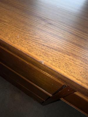 Sale Photo Thumbnail #615: 18D-Desk

42” x 18” x 31”