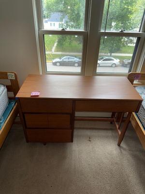 Sale Photo Thumbnail #630: 17D-Desk

46” x 19” x 30”