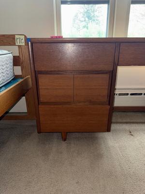 Sale Photo Thumbnail #631: 17D-Desk

46” x 19” x 30”