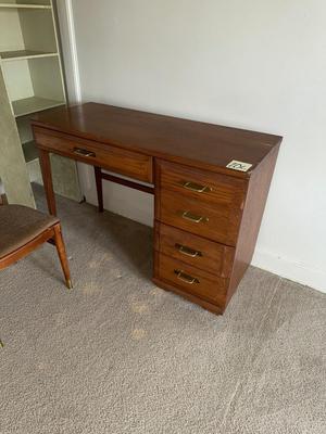 Sale Photo Thumbnail #645: 20C-Desk

46.5” x 19” x 32”