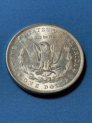 1889 AU/UNCIRCULATED CONDITION MORGAN SILVER DOLLAR AS PICTURED. (COIN-7RS).