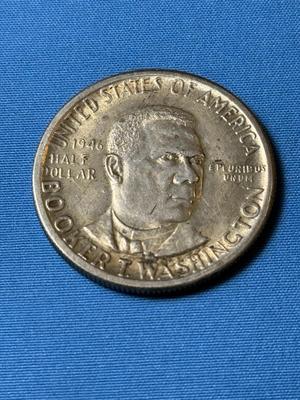 BOOKER T. WASHINGTON 1946-D AU CONDITION TONED COMMEMORATIVE SILVER HALF DOLLAR COIN AS PICTURED.