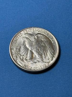 1944-P UNCIRCULATED CONDITION WALKING LIBERTY SILVER HALF DOLLAR AS PICTURED. (COIN 25)