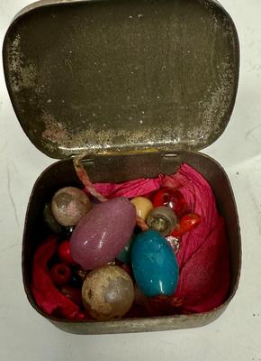Vintage Antique Hinged tin with pieces of rocks and beads inside